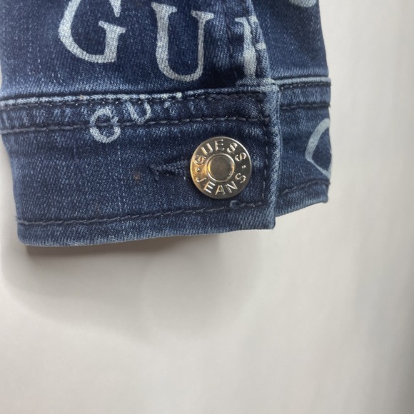 GUESS Denim Jacket Womens Large Allover Logo Blue Button Front Short Y2K Stretch - Picture 6 of 12